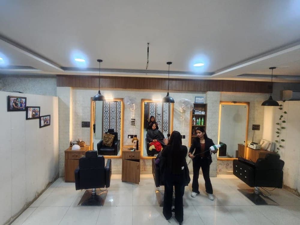 GMAC Family Unisalon in Gorakhpur