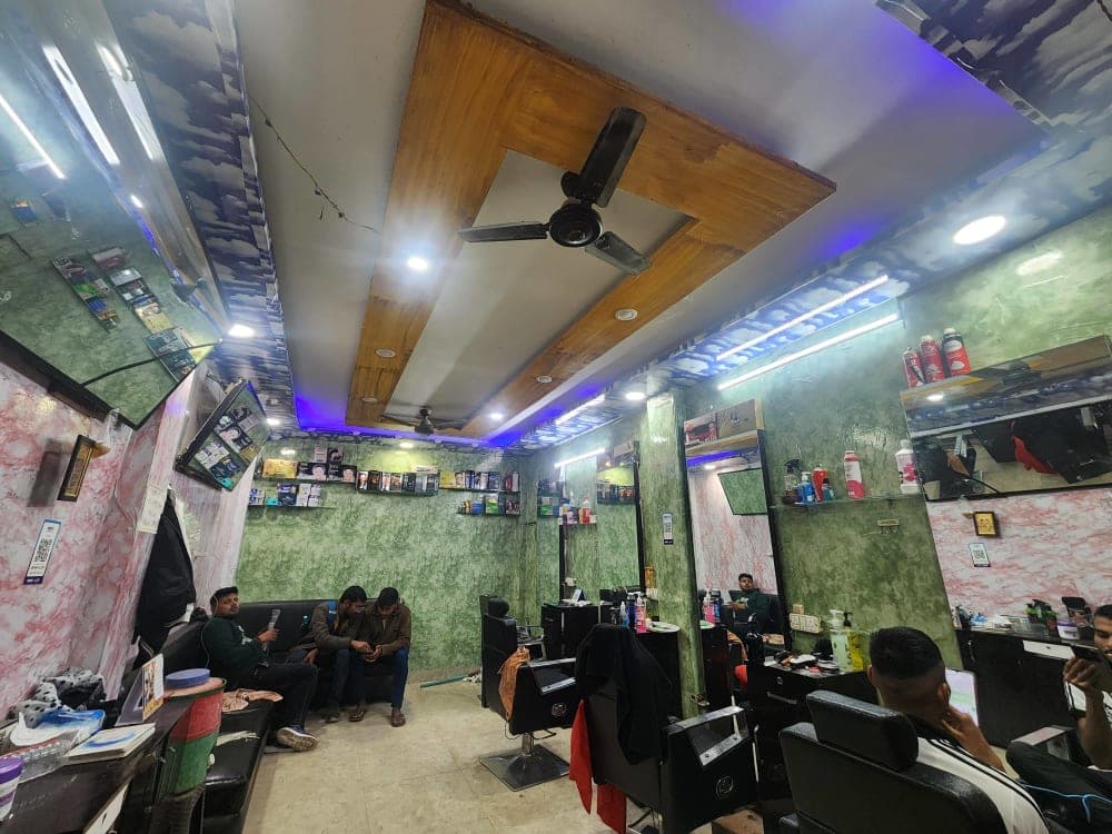 Looks Men's Parlour  thumbnail 2