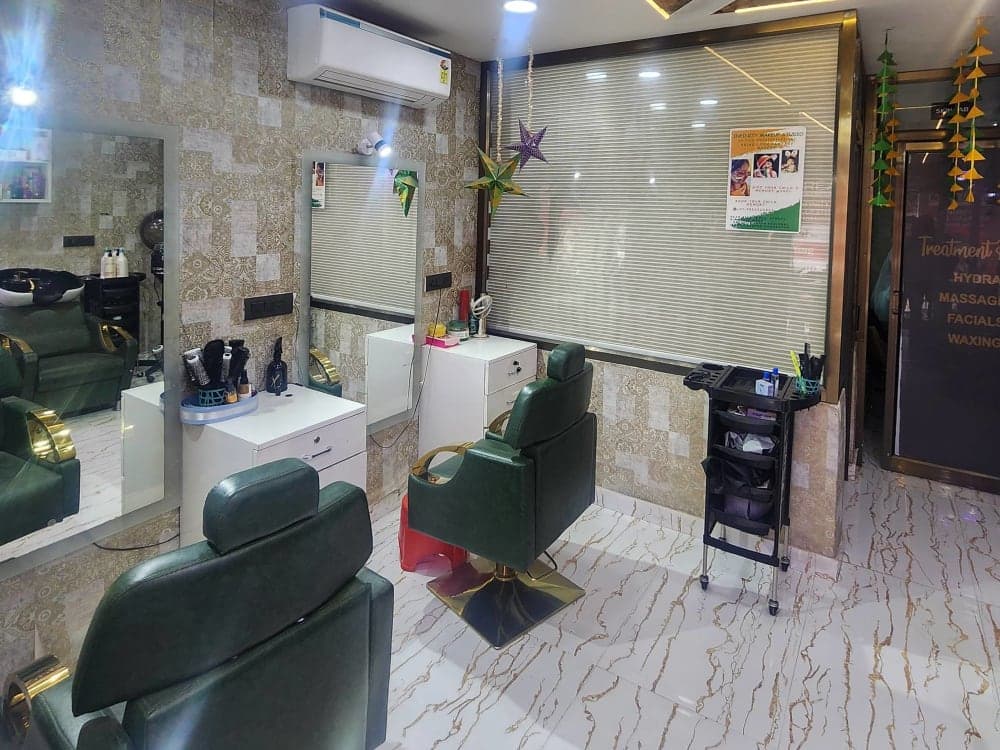 Loreal Professional Infinity Make-Up Studio  - best salon in Gorakhpur, Gorakhpur