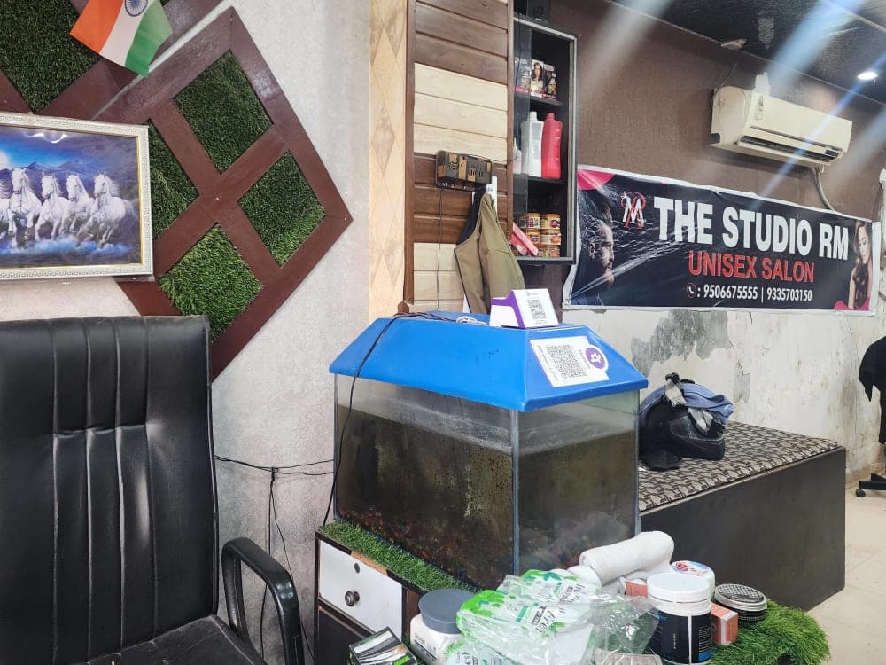 The Raghu's Maxwell Unisex Salon thumbnail 2