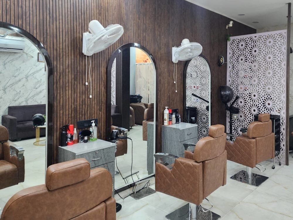 The Grand Aura Unisex Salon And Academy  thumbnail 3