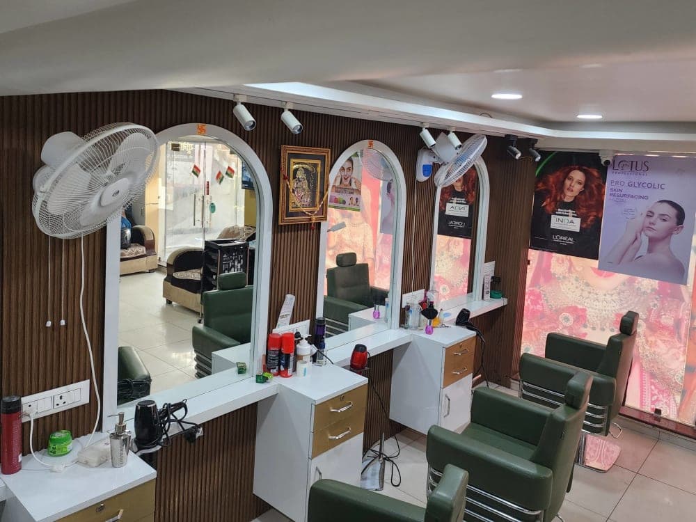 Golden Petals Unisex Salon  thumbnail 2