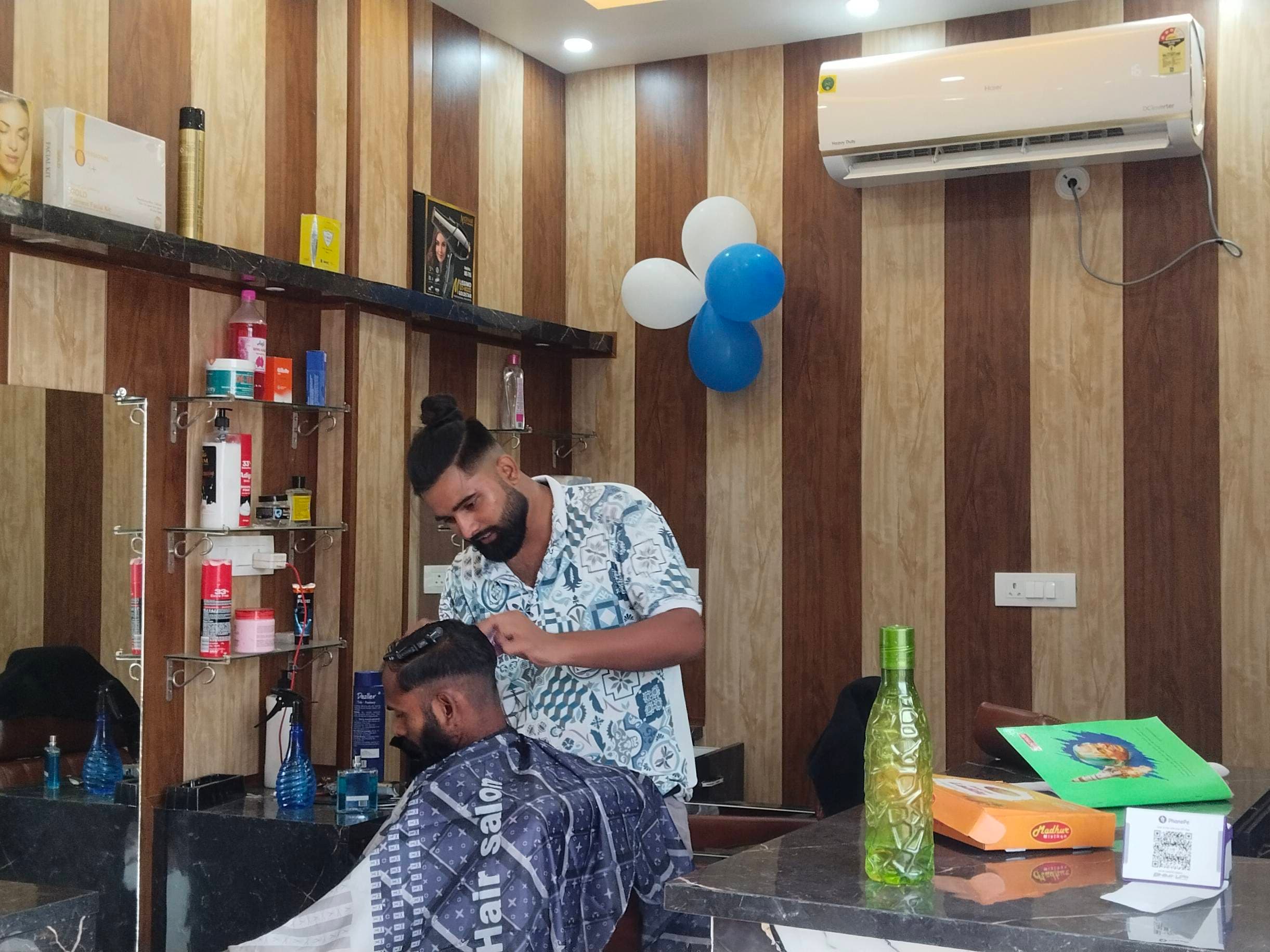 JK Looks Mens Salon  thumbnail 4