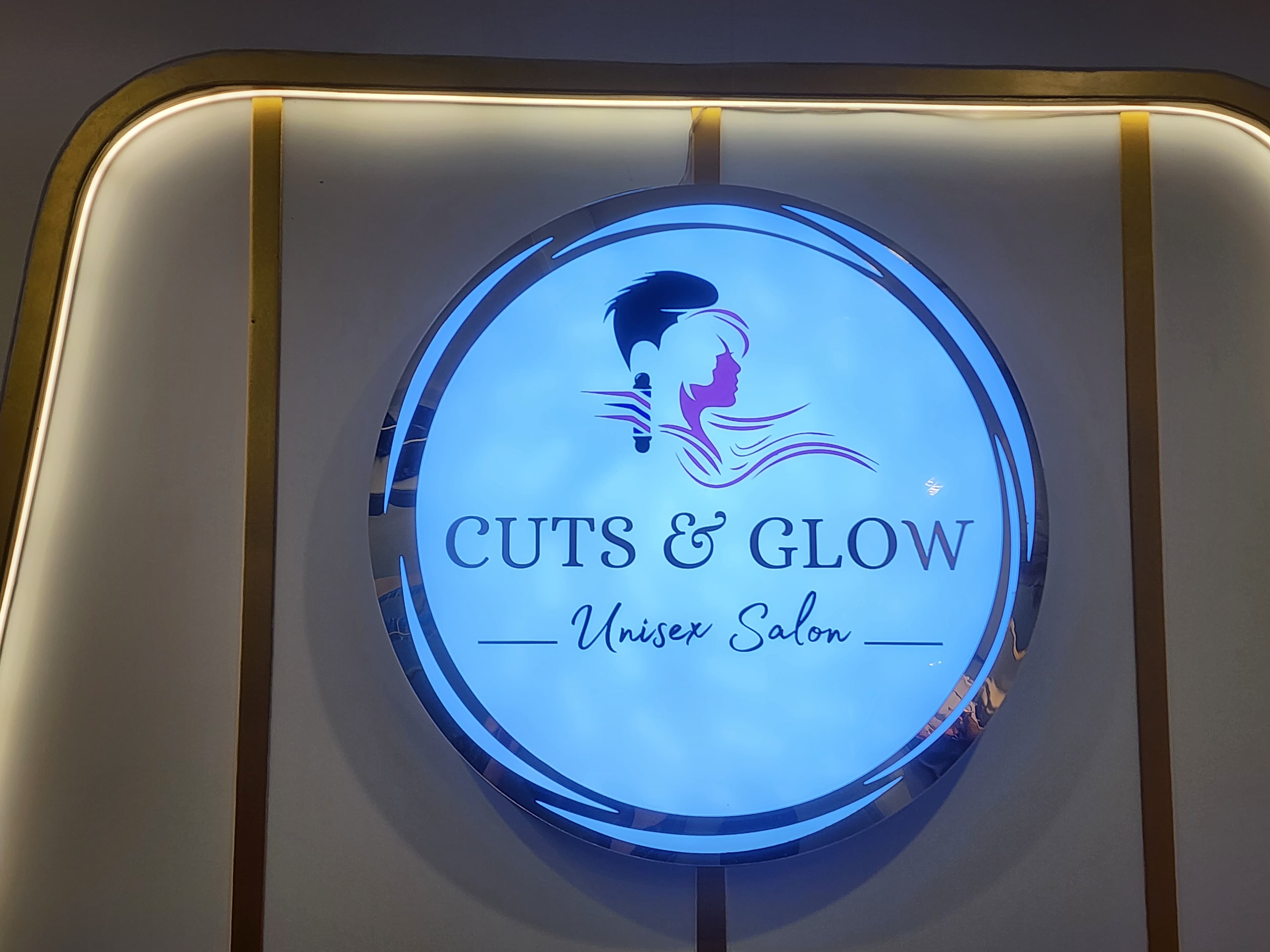 Cuts & Glow Unisex Salon thumbnail 2